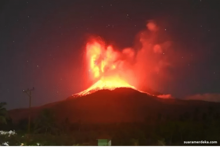 Gunung Lewotobi Meletus Dahsyat