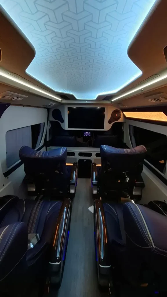 Interior Depan Hiace Aruna Raya Travel