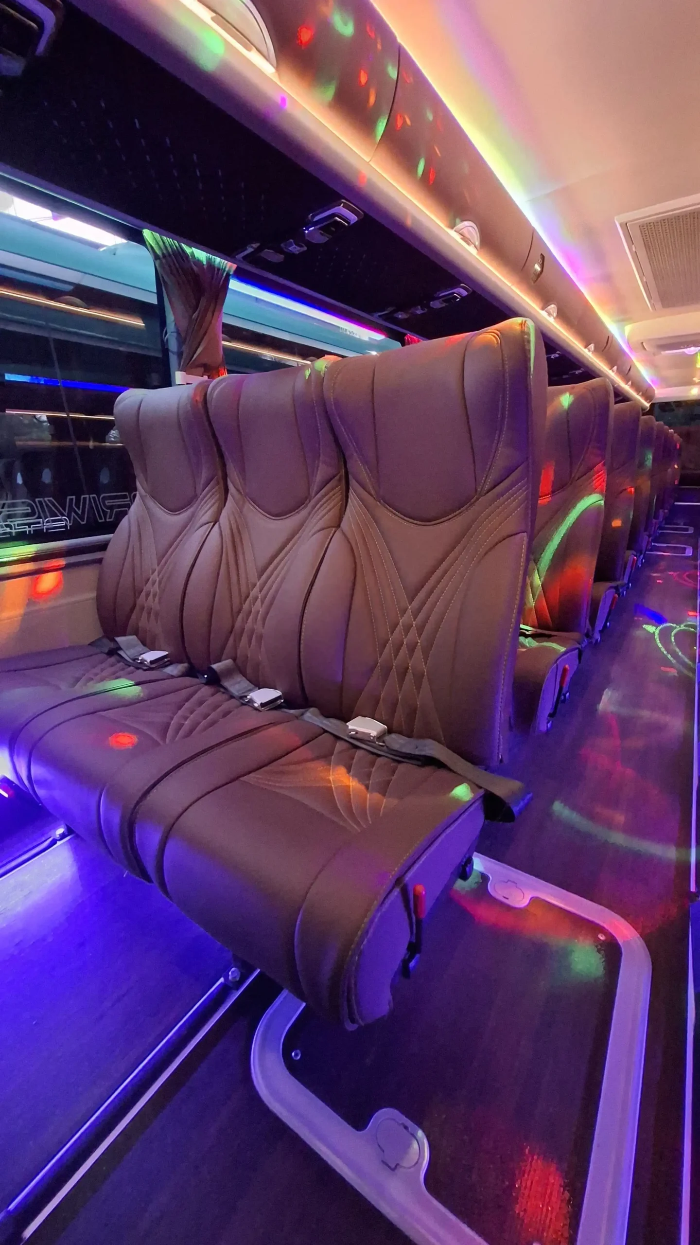 Interior Kursi Big Bus Aruna Raya Travel